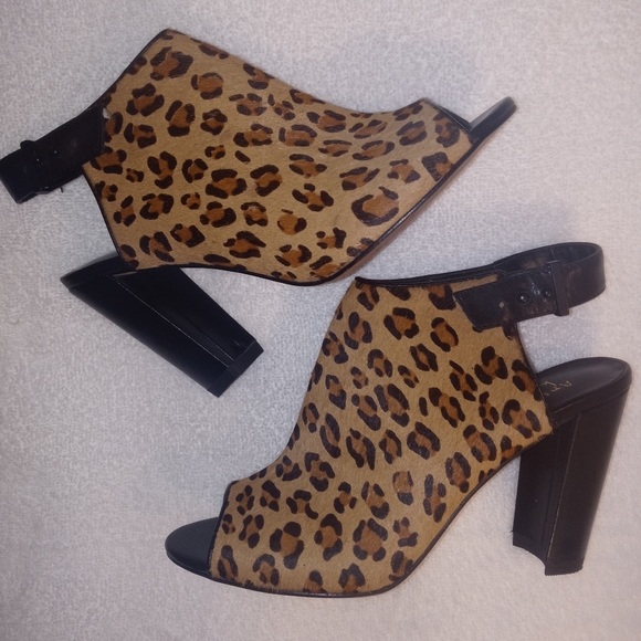 Nicole Miller | Calf Hair Leopard Print Peep Toe - Picture 4 of 10
